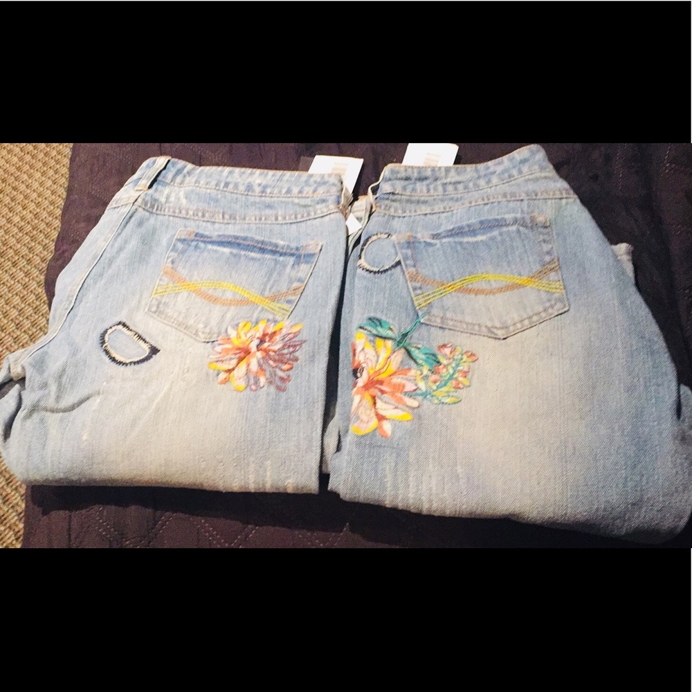 💕💕2X Host Pick💕💕 ⬇️Price Drop⬇️NWT Blue jeans boot cut with embroidery